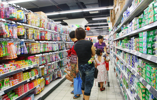 超市购物四大不文明现象盘点：随意试吃、商品乱摆乱放