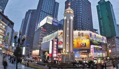 美媒称：中国网购热令商场过剩 布置豪华却没什么人