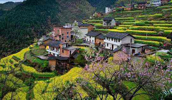 65年历史淄博瓷厂转型升级，陶瓷特色小镇蝶变之路