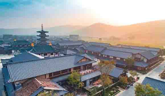 一个特色小镇，它不靠门票，是怎么做到盈利的？