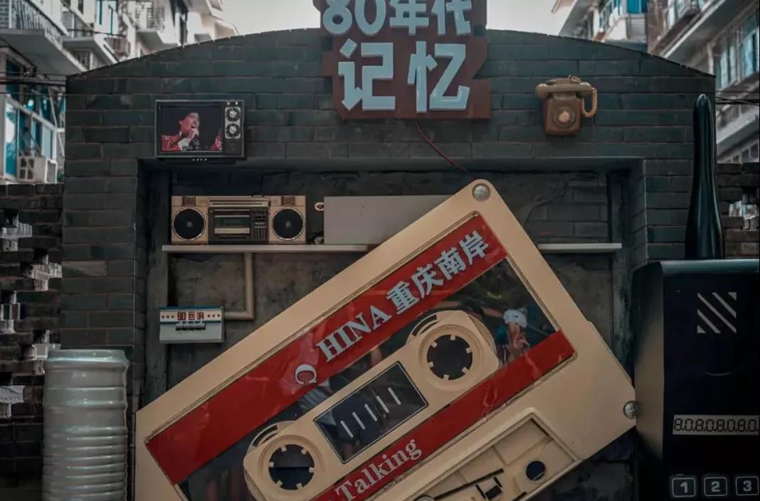 10个信号灯闪烁，打开2022全球商业的方式要变了