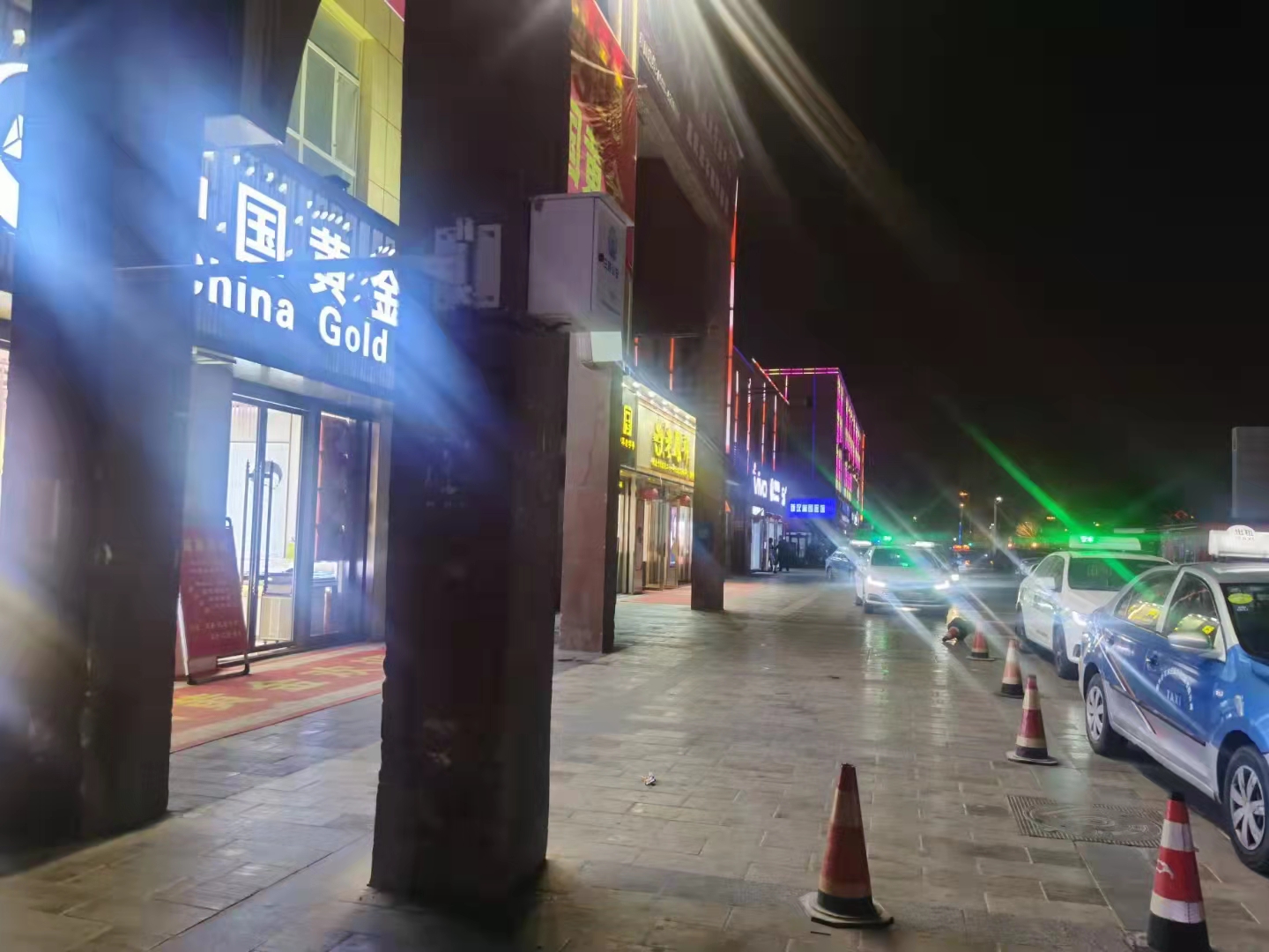 从五万人排队到门可罗雀，文和友做错了什么