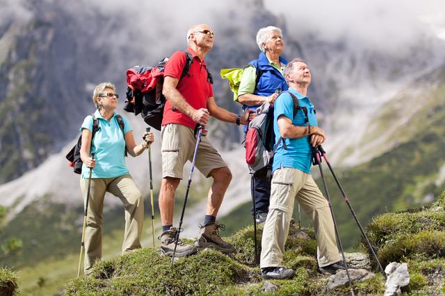 银发特种兵：老年旅游新风尚