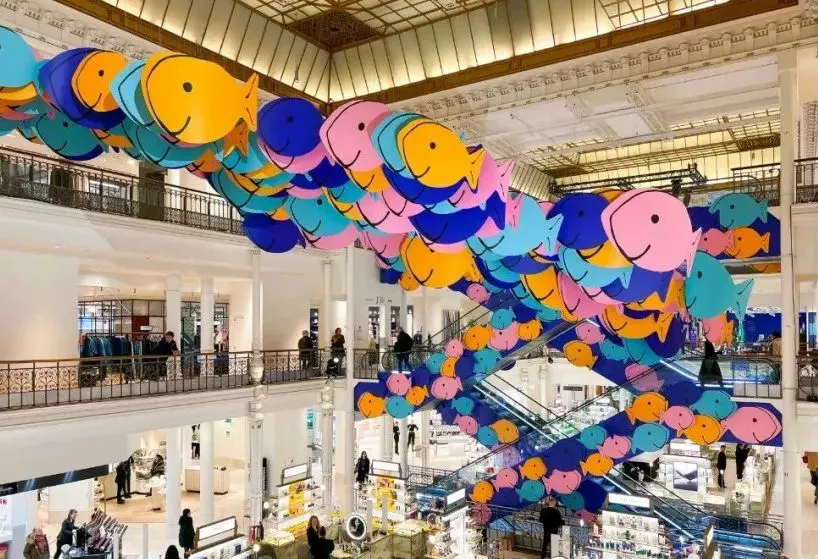 通过“极致业态 沉浸式场景”，探索百货调改中的创新业态策略