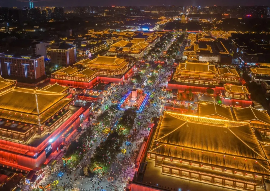 爆火的大唐不夜城和艰难的曲江文旅，告诉了我们什么？