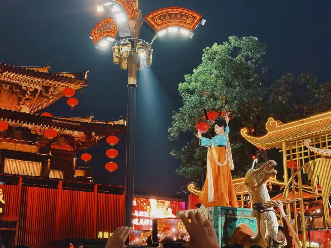 如何通过打造“国风 ”沉浸式场景吸引年轻消费力？