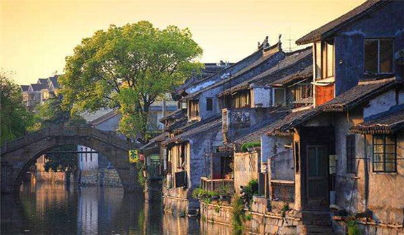 发改委：特色小镇以产业为核心 命名不得“洋名化”