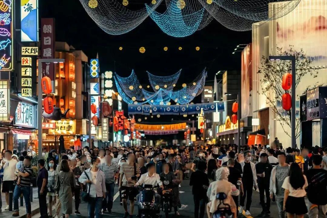 成为城市微度假地标，街区商业怎么就突然“火”了？
