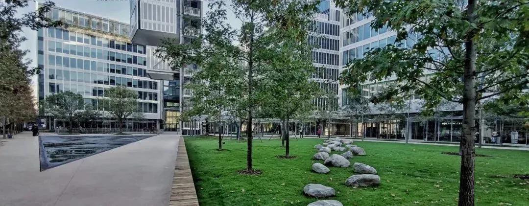 成为城市微度假地标，街区商业怎么就突然“火”了？