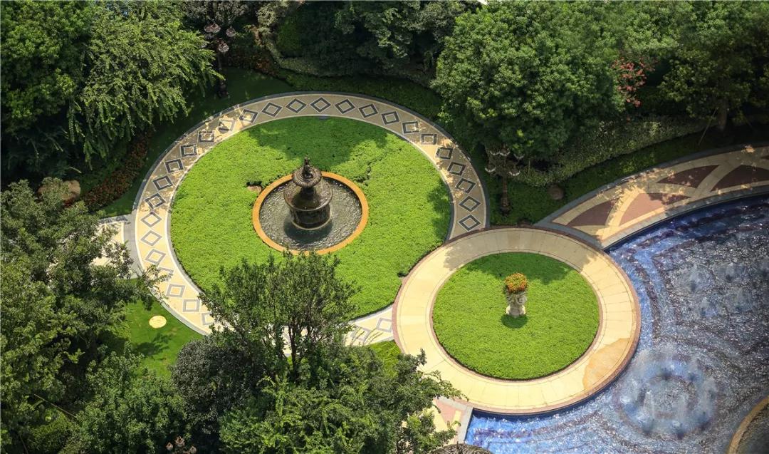 近两年流行的“下沉式”空间布局，一种新的设计方式