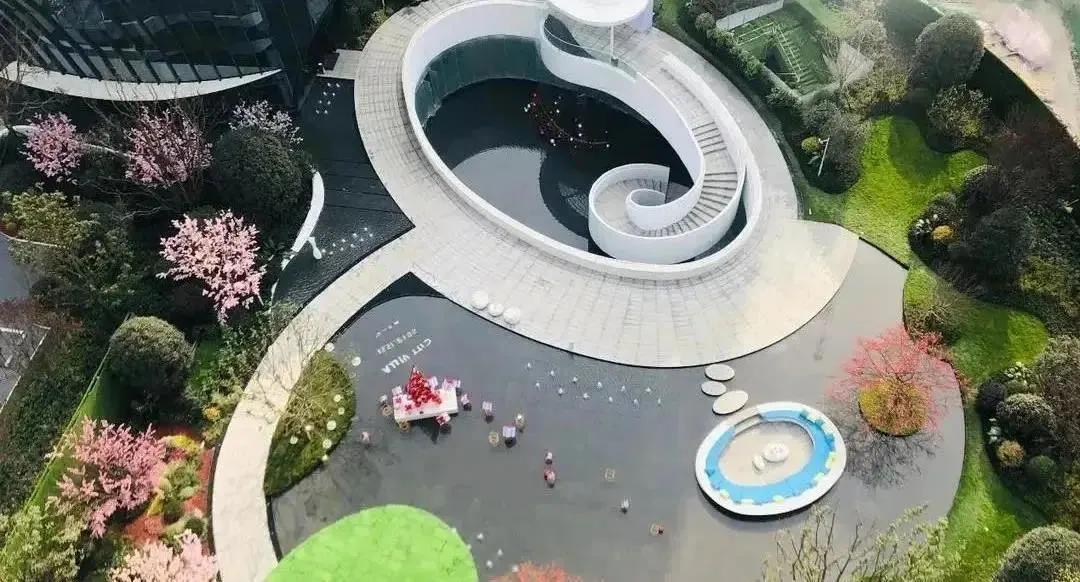 近两年流行的“下沉式”空间布局，一种新的设计方式