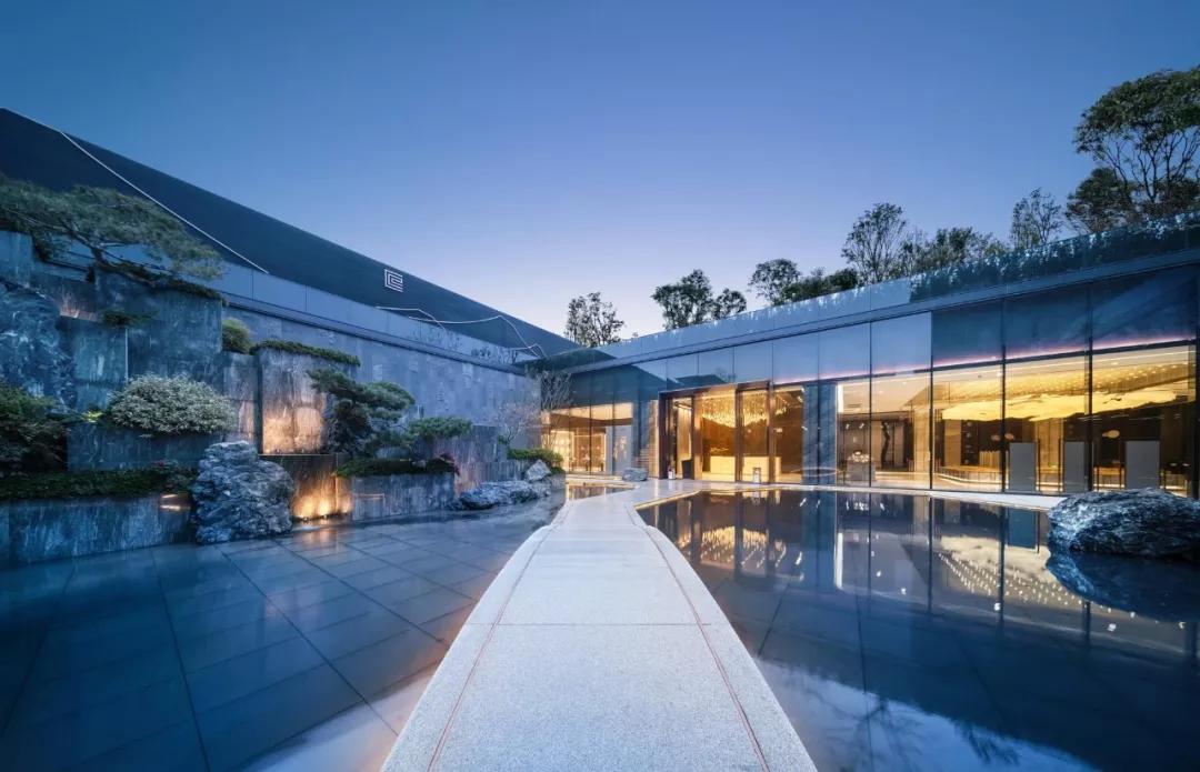 近两年流行的“下沉式”空间布局，一种新的设计方式