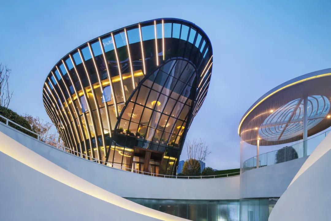 近两年流行的“下沉式”空间布局，一种新的设计方式