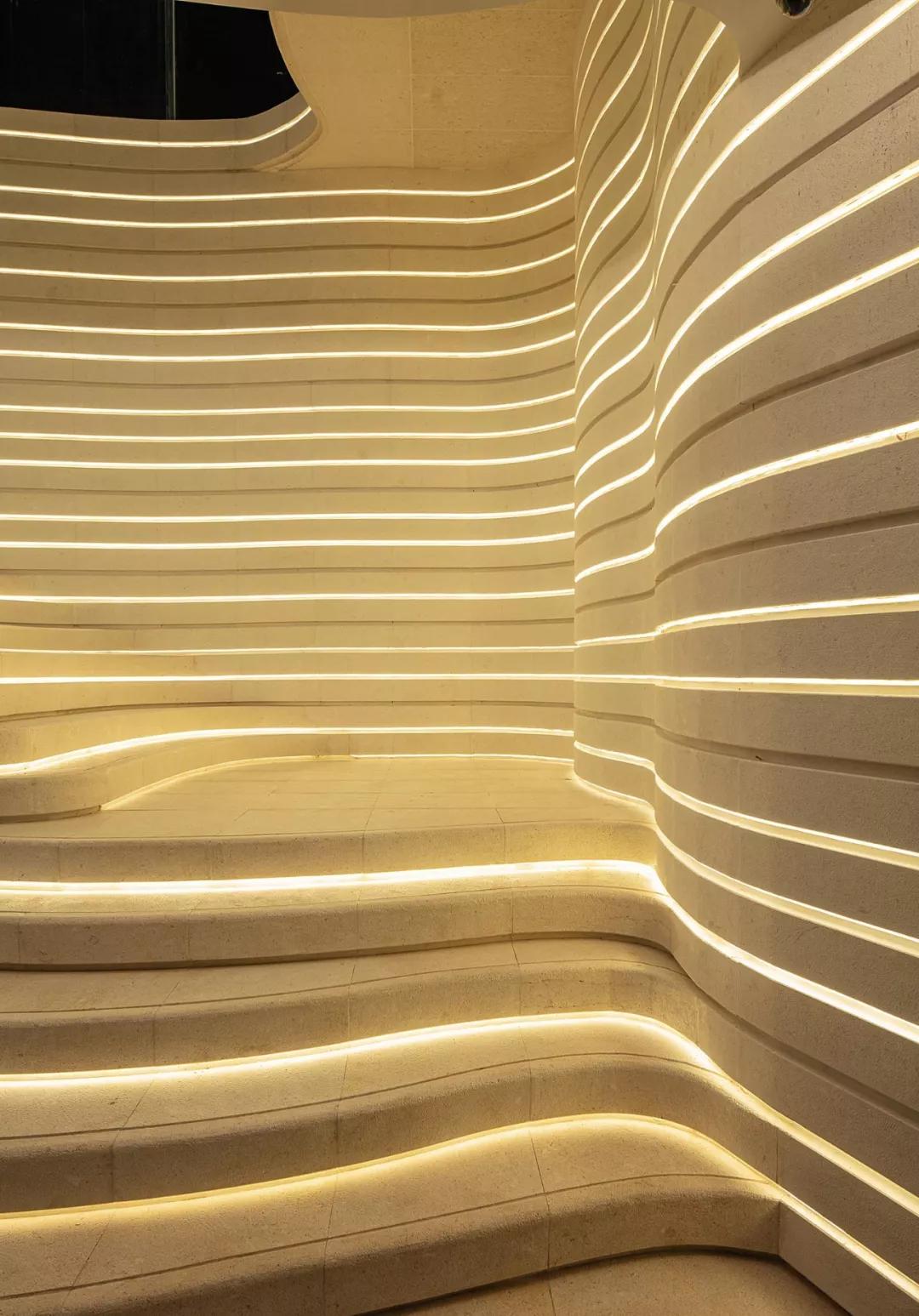 近两年流行的“下沉式”空间布局，一种新的设计方式