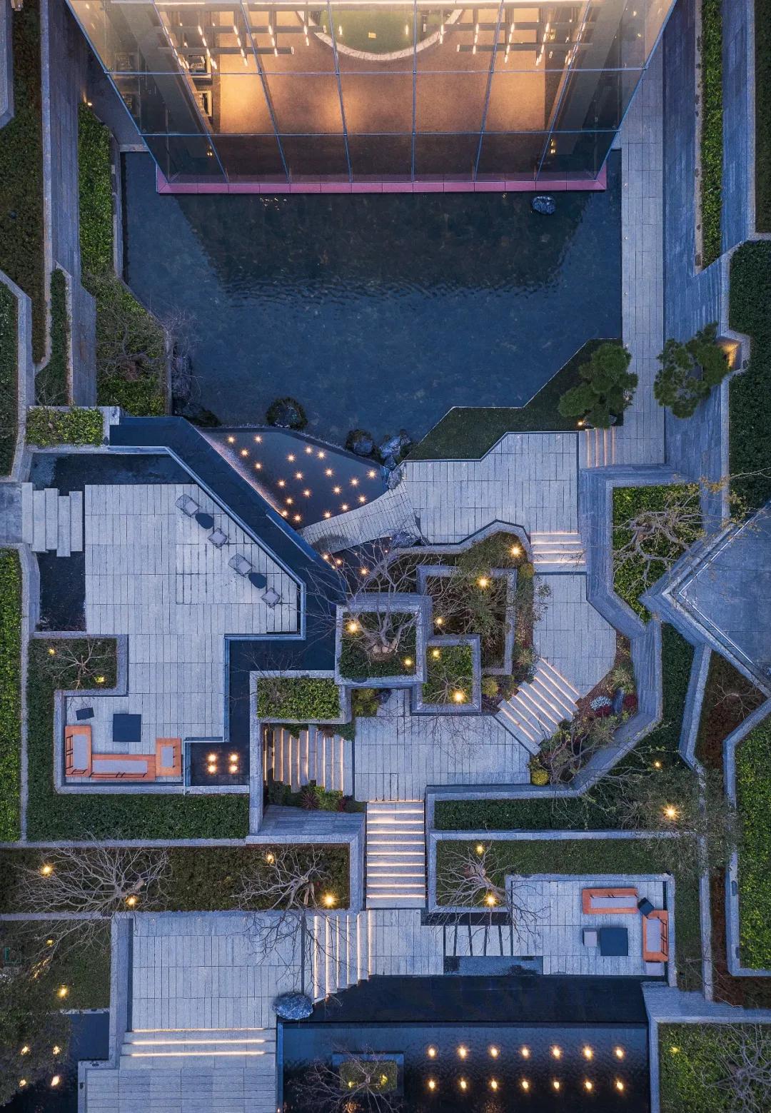 近两年流行的“下沉式”空间布局，一种新的设计方式