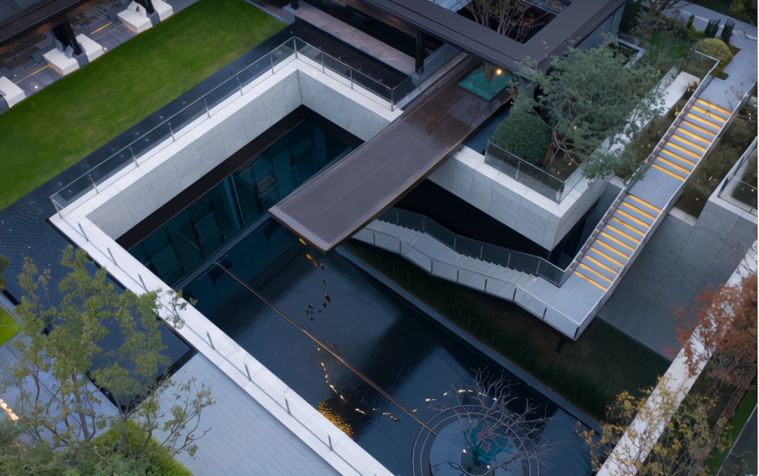 近两年流行的“下沉式”空间布局，一种新的设计方式