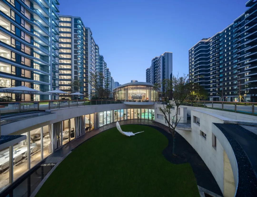 近两年流行的“下沉式”空间布局，一种新的设计方式