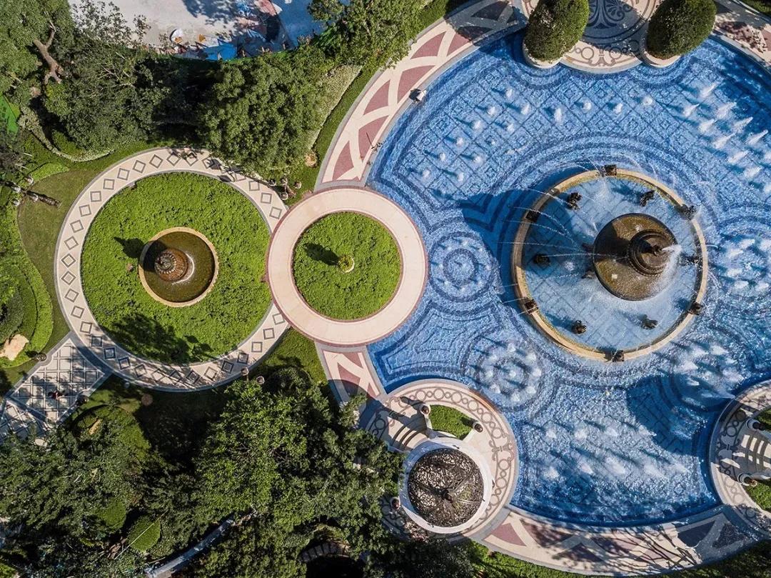 近两年流行的“下沉式”空间布局，一种新的设计方式