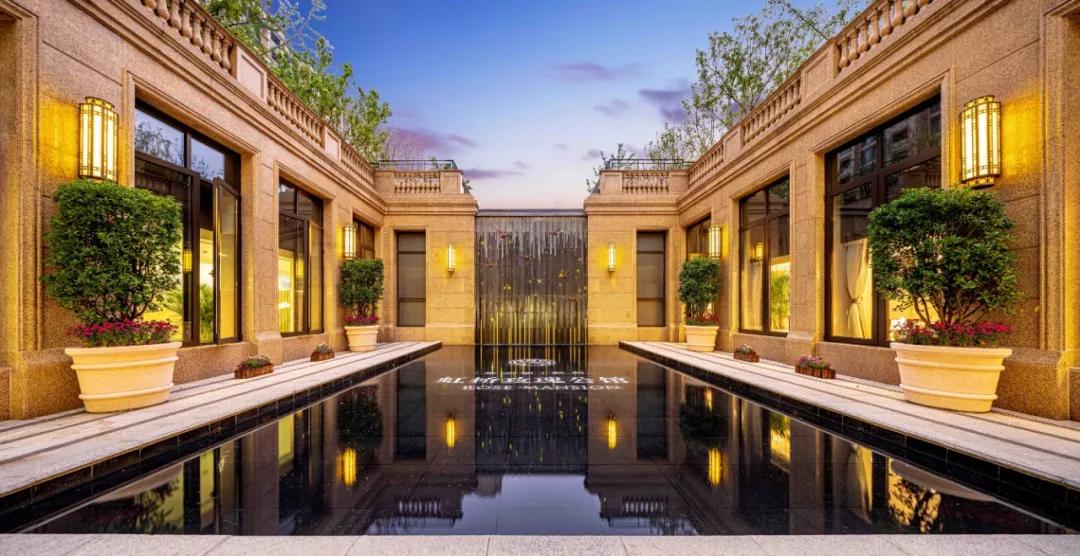 近两年流行的“下沉式”空间布局，一种新的设计方式