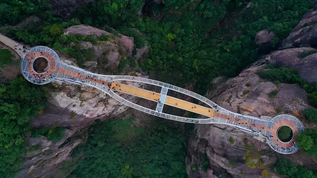 一个敢想一个敢建,盘点国内六大创意玻璃桥