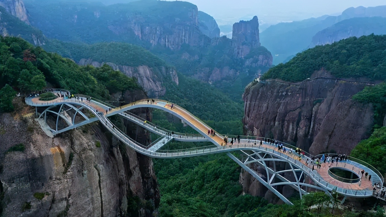 一个敢想一个敢建,盘点国内六大创意玻璃桥