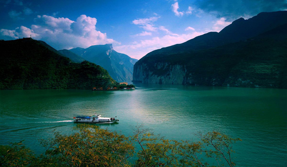 高峡出平湖，一座留得住时光的特色小镇