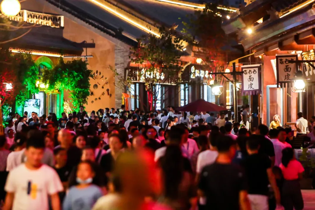 万达这条新开的红街,一个月200万人次流量!如何做到的?